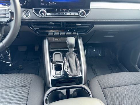 Used 2024 Chevrolet Colorado LT w/ LT Convenience Package image 11