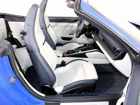 Certified 2025 Porsche 911 Carrera image 25