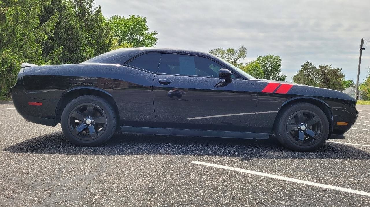 Used 2014 Dodge Challenger SXT RWD image 7
