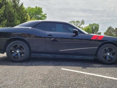 Used 2014 Dodge Challenger SXT RWD image 7
