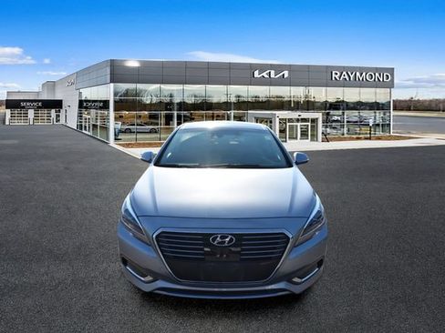 Used 2016 Hyundai Sonata Limited w/ Option Group 02 FWD image 8