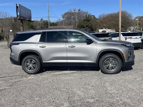 New 2026 Chevrolet Traverse LT image 2