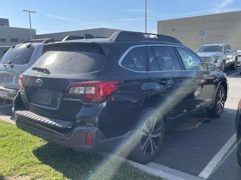 Used 2018 Subaru Outback 2.5i Limited AWD/4WD image 4