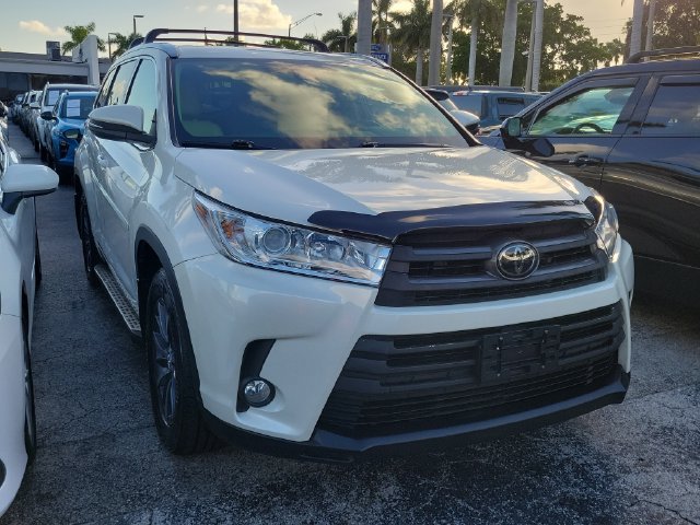 Used 2018 Toyota Highlander XLE FWD image 2