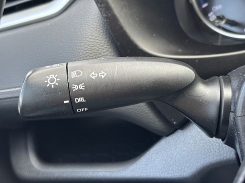 Used 2019 Toyota RAV4 LE AWD/4WD image 27