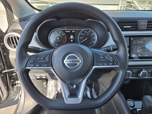 Used 2022 Nissan Versa SV image 17