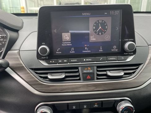 Used 2025 Nissan Altima 2.5 SV FWD image 24