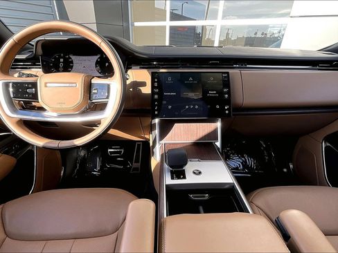 Certified 2025 Land Rover Range Rover Long Wheelbase SE AWD/4WD image 14