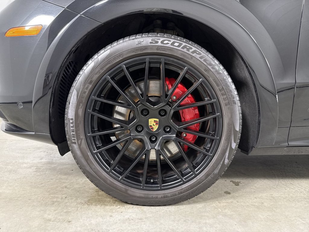 Certified 2023 Porsche Cayenne GTS AWD/4WD image 13