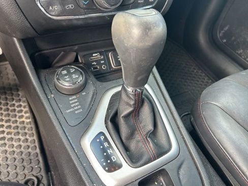 Used 2017 Jeep Cherokee Trailhawk w/ Comfort/Convenience Group image 18