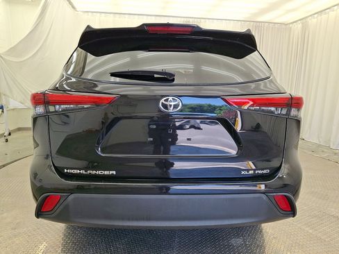Used 2023 Toyota Highlander XLE AWD/4WD image 26