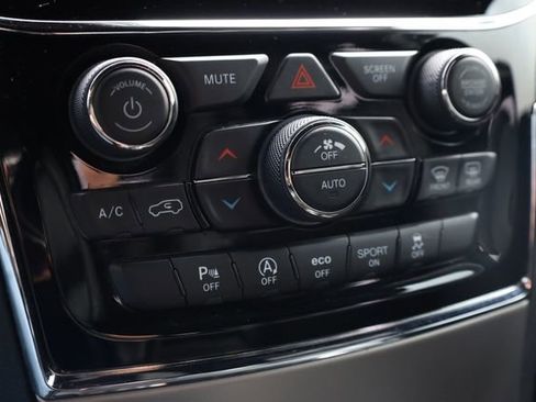 Used 2020 Jeep Grand Cherokee Altitude image 19