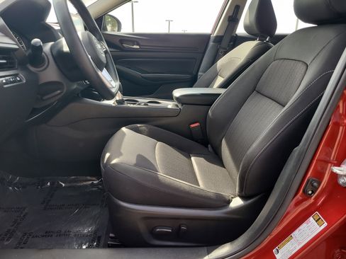 Used 2025 Nissan Altima 2.5 SV FWD image 17