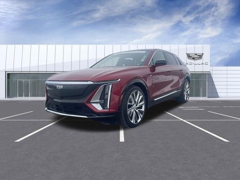 Certified 2024 Cadillac Lyriq Luxury w/ LPO, Floor Liner Package image 4