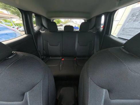 Used 2021 Jeep Renegade Sport FWD image 28