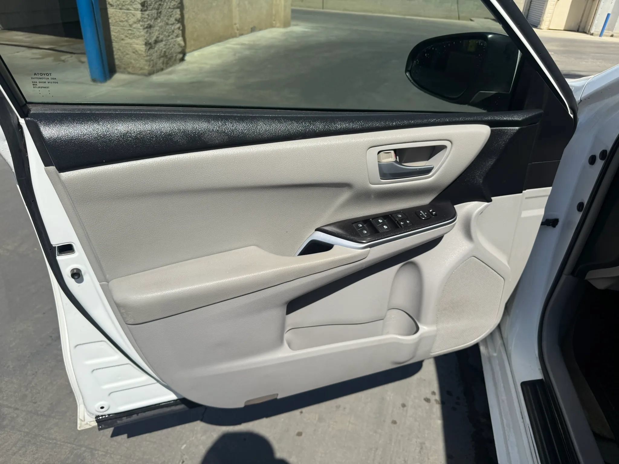 Used 2015 Toyota Camry LE FWD image 18