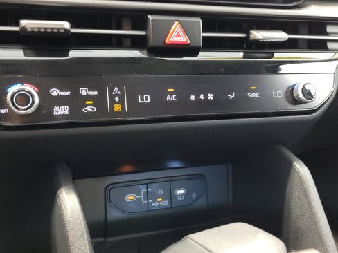Used 2026 Kia Sportage EX w/ EX Panorama Roof Package FWD image 12