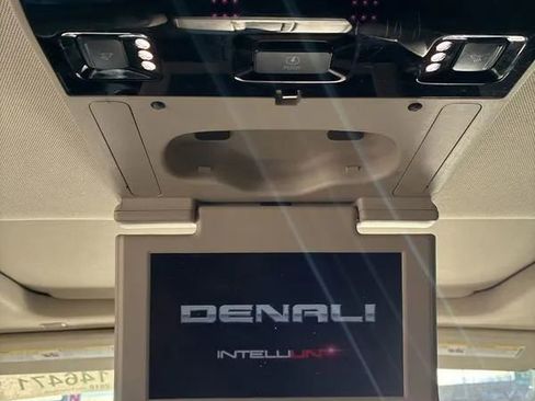 Used 2018 GMC Yukon Denali w/ Denali Ultimate Package image 16