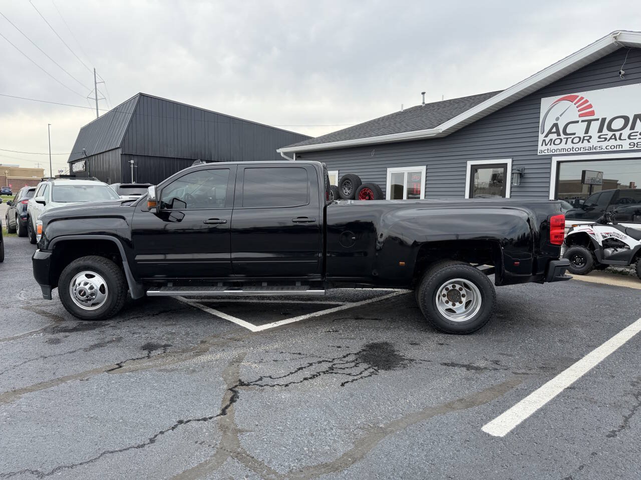 Used 2018 GMC Sierra 3500 Denali AWD/4WD image 2