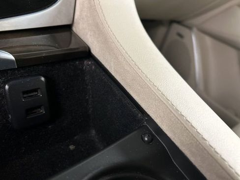 Used 2020 Cadillac Escalade Premium Luxury image 21