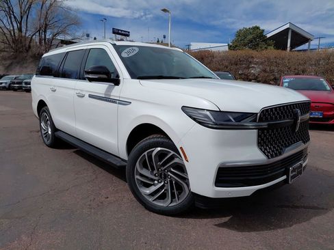 New 2026 Lincoln Navigator L Premier AWD/4WD image 1