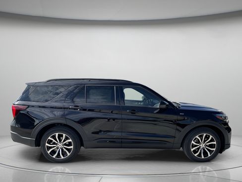 New 2026 Ford Explorer ST-Line RWD image 2