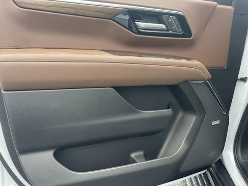 New 2026 Chevrolet Tahoe High Country AWD/4WD image 18