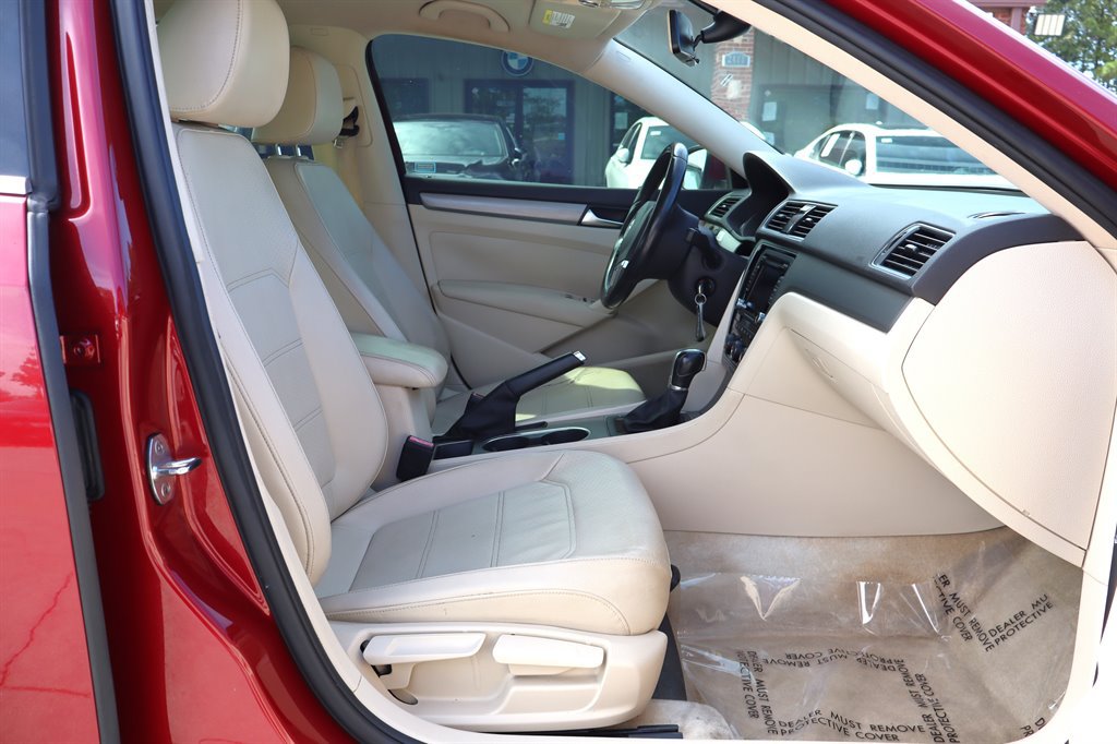 Used 2015 Volkswagen Passat TDI SE FWD image 17
