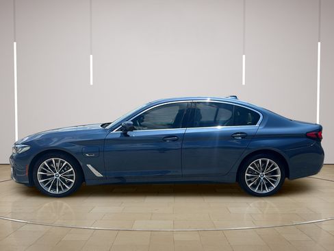 Used 2023 BMW 530e w/ Premium Package RWD image 2