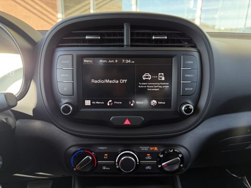 Used 2024 Kia Soul LX w/ Option Group 015 FWD image 17