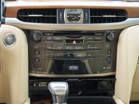 Used 2016 Lexus LX 570 4WD w/ Luxury Package image 24