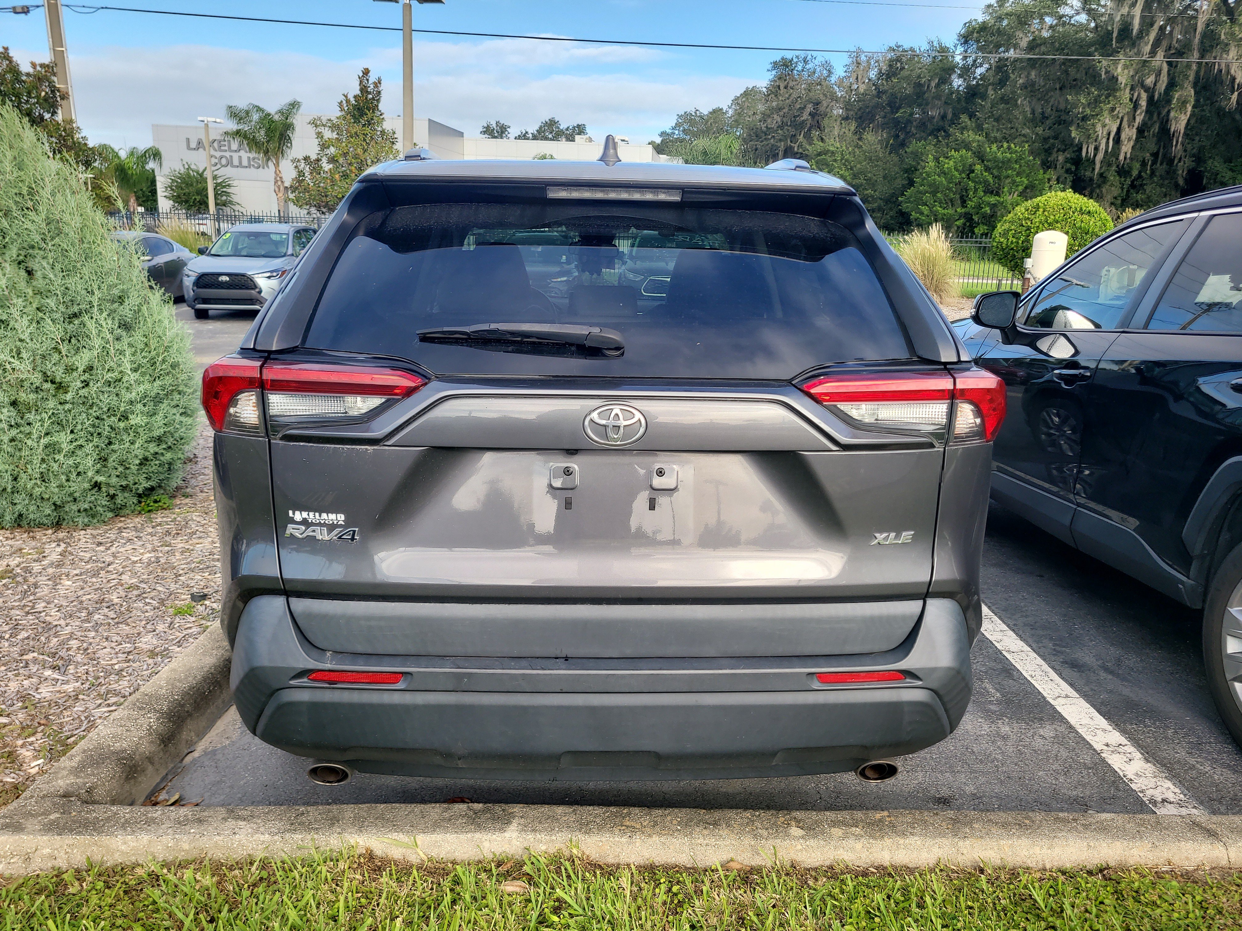Used 2019 Toyota RAV4 XLE Premium FWD image 6