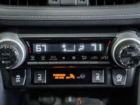 Used 2020 Toyota RAV4 XLE Premium image 23