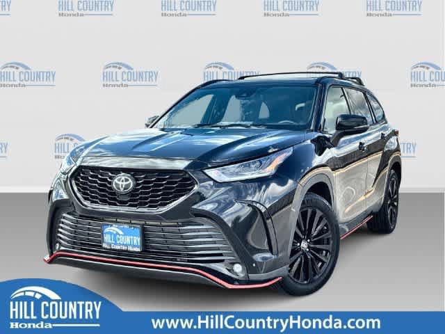 Used 2021 Toyota Highlander XSE FWD image 1