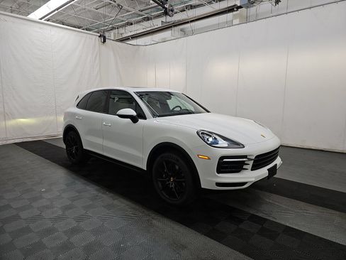 Used 2023 Porsche Cayenne AWD/4WD image 4