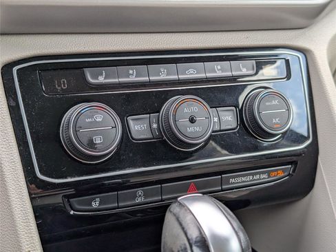 Used 2018 Volkswagen Atlas SEL Premium image 30