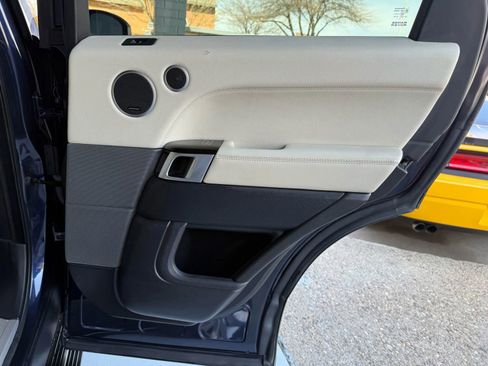 Used 2016 Land Rover Range Rover Sport HSE image 19