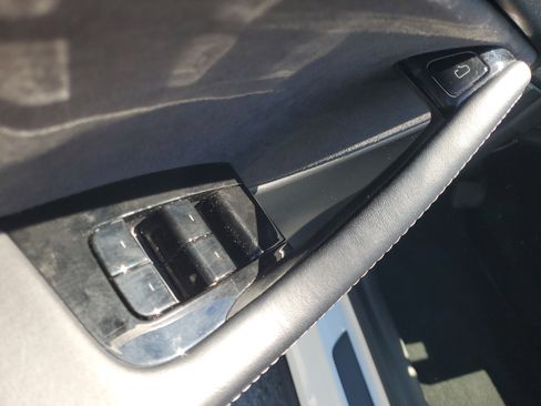 Used 2021 Tesla Model Y Long Range image 11