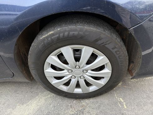 Used 2015 Toyota Camry LE image 13