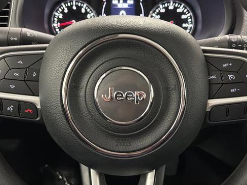 Used 2023 Jeep Renegade Latitude w/ Sun & Fun Group AWD/4WD image 16