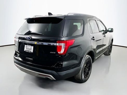 Used 2017 Ford Explorer XLT w/ Equipment Group 202A image 5