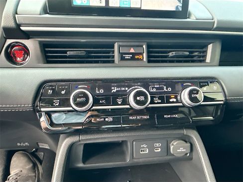 Used 2025 Honda Pilot Elite image 17