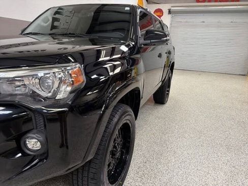 Used 2021 Toyota 4Runner SR5 Premium w/ Moonroof Package AWD/4WD image 10