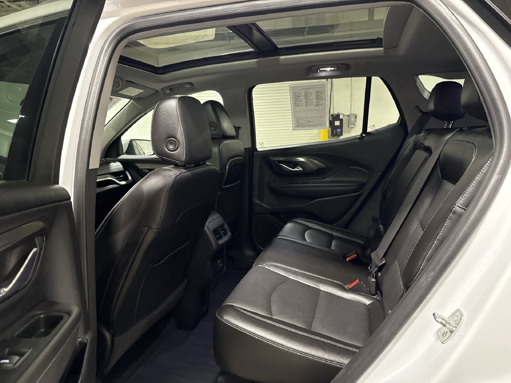 Used 2022 GMC Terrain SLT w/ Infotainment Package II AWD/4WD image 24