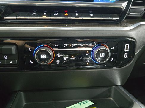 Used 2025 Chevrolet Silverado 1500 LT Trail Boss w/ Convenience Package II AWD/4WD image 24