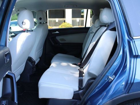 Used 2018 Volkswagen Tiguan SE FWD image 32