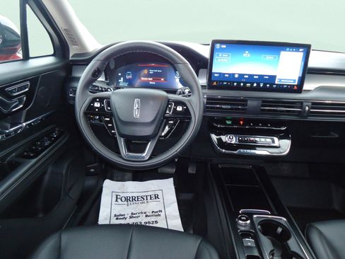 Used 2025 Lincoln Corsair AWD w/ Equipment Group 101A image 14