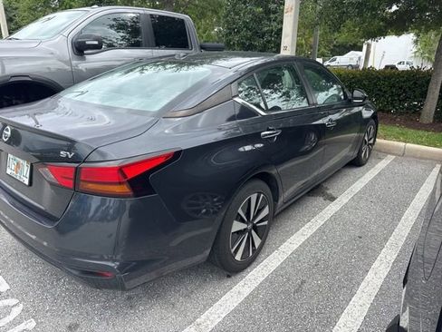 Used 2021 Nissan Altima 2.5 SV image 3