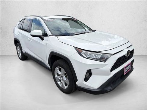 Used 2019 Toyota RAV4 XLE w/ Carpet Mat Package AWD/4WD image 5