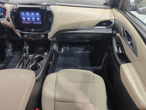 Used 2022 Chevrolet Traverse LT image 24